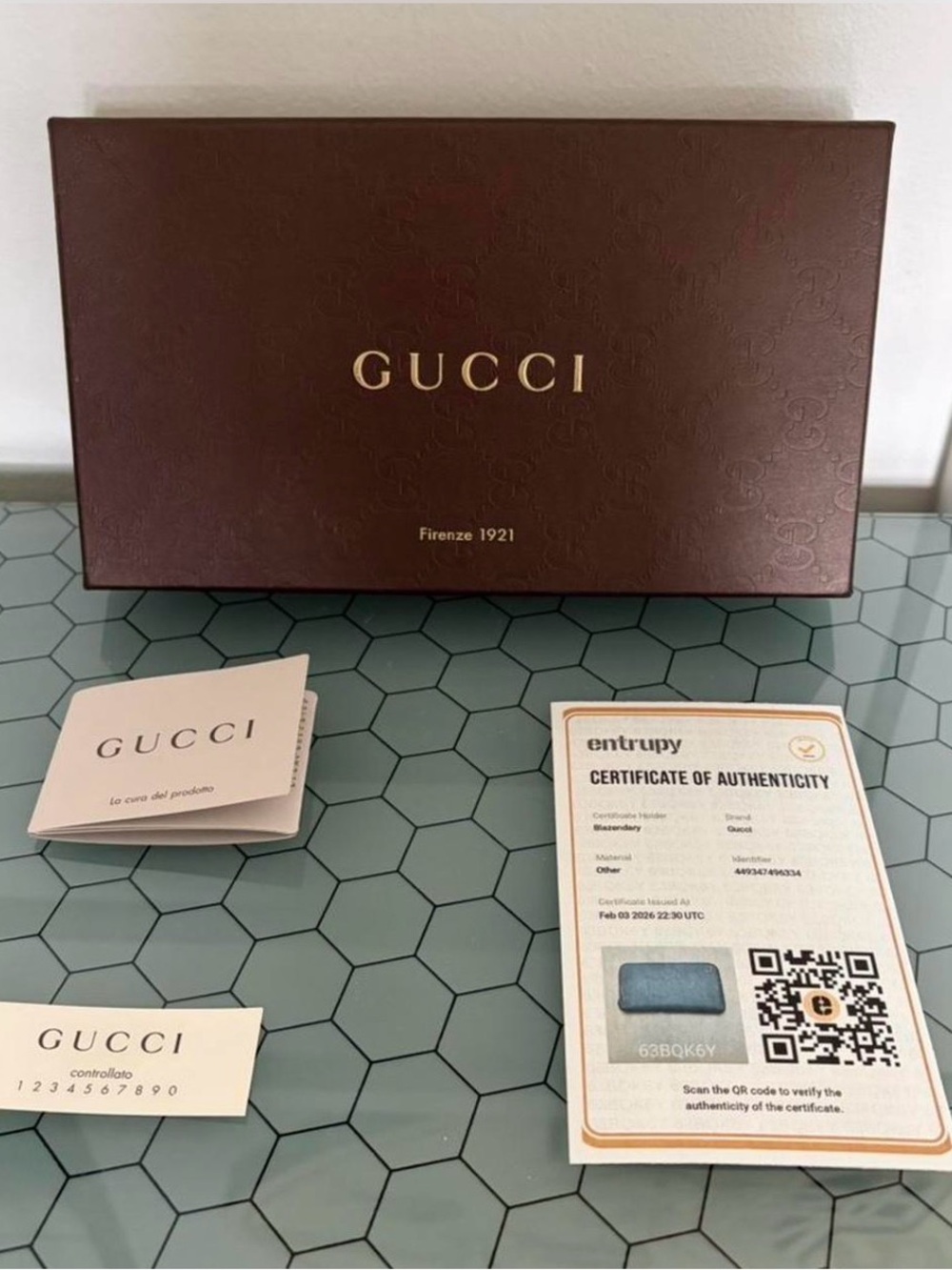 Gucci Light Blue & Gold Leather Wallet - Picture 4 of 5